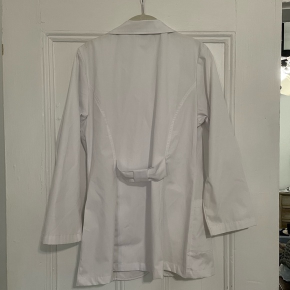Women’s Universal Lab Coat - Size Medium - Picture 3 of 8